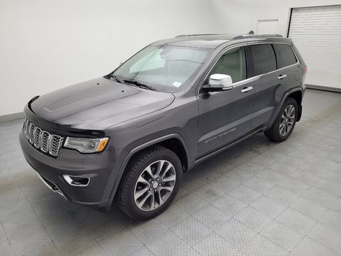 Used 2017 Jeep Grand Cherokee Overland image 2