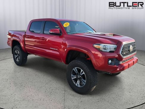 Used 2018 Toyota Tacoma TRD Sport AWD/4WD image 8
