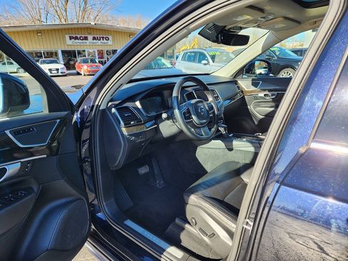 Used 2017 Volvo XC90 T6 Momentum w/ Vision Package AWD/4WD image 8