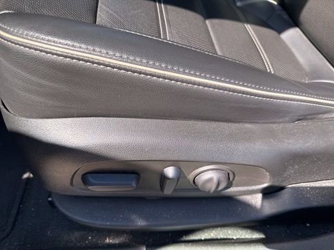 Used 2023 GMC Acadia Denali w/ Denali Ultimate Package image 16