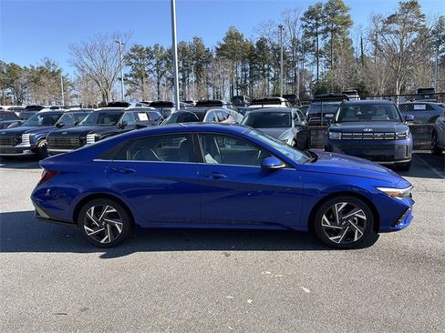 Certified 2025 Hyundai Elantra SEL image 8