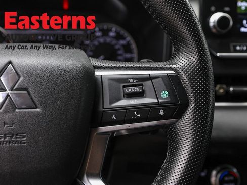 Used 2024 Mitsubishi Outlander SE AWD/4WD image 16