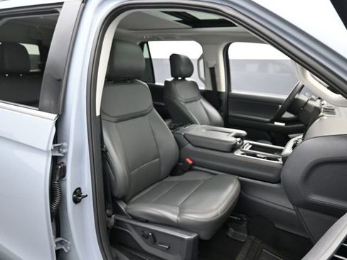 Used 2025 Ford Expedition Active image 28