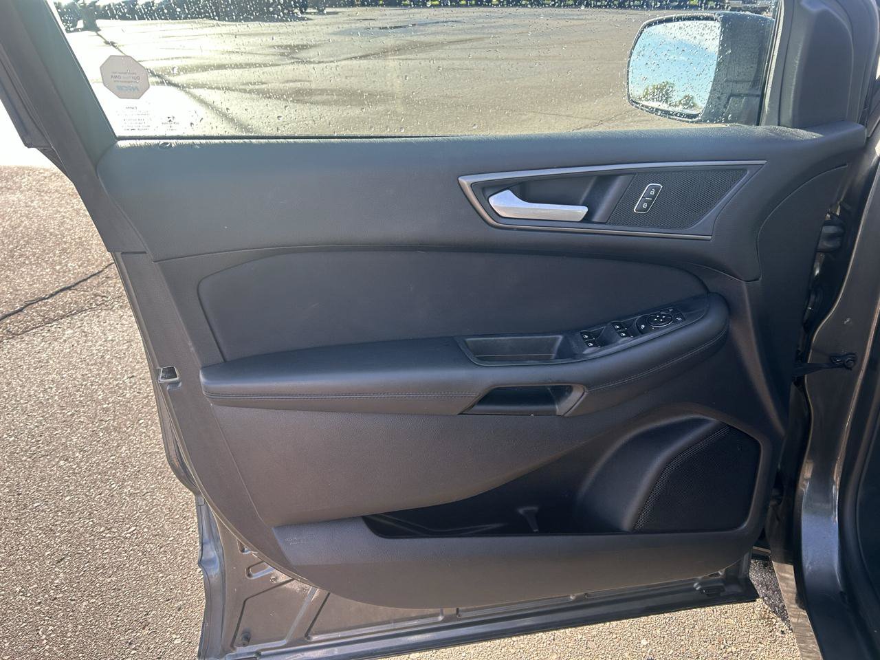 Used 2019 Ford Edge SE FWD image 14