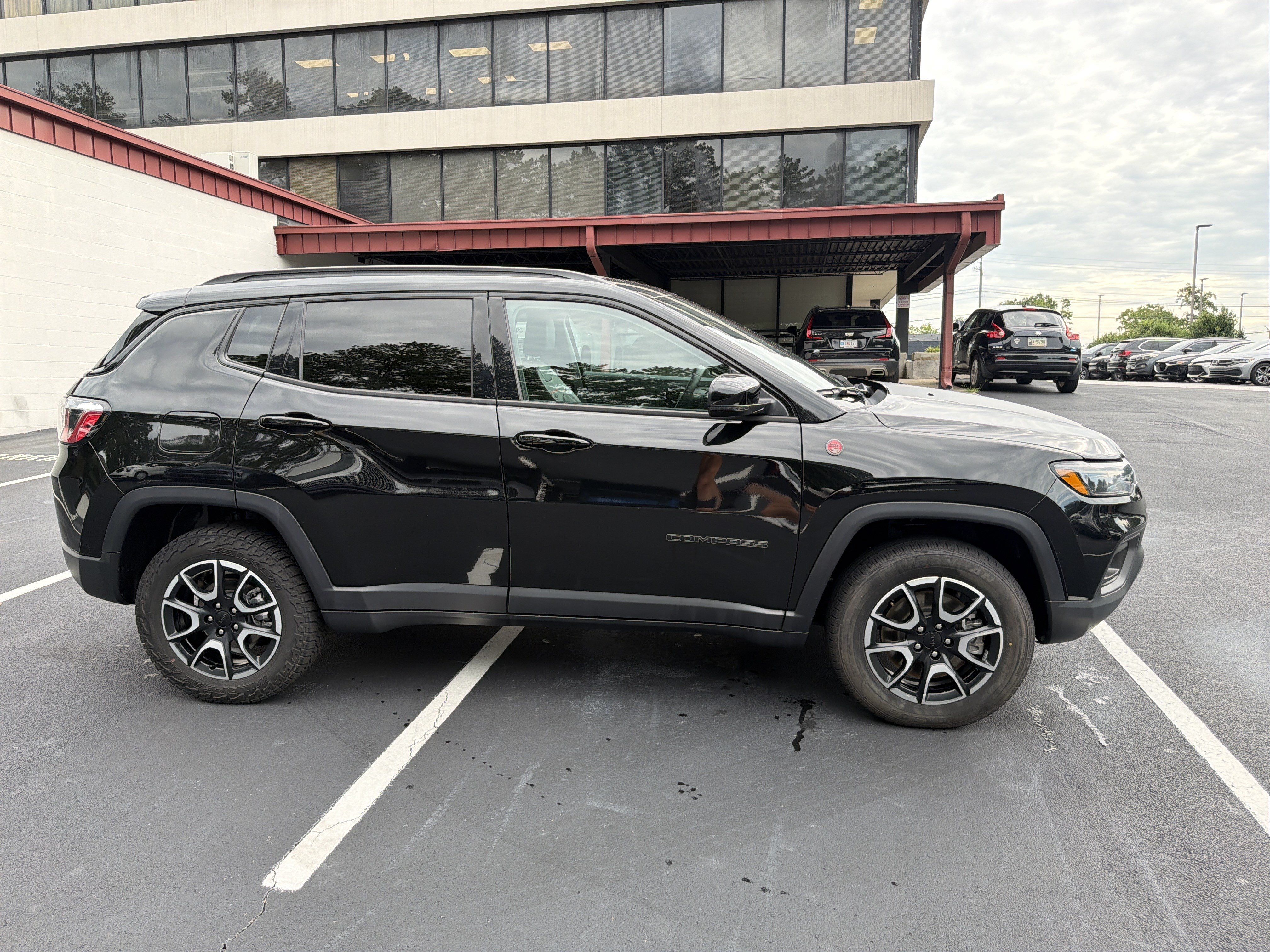 Used 2024 Jeep Compass Trailhawk AWD/4WD image 8