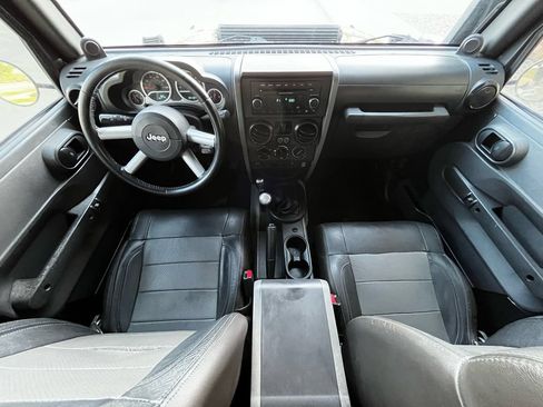 Used 2010 Jeep Wrangler Sahara w/ Dual Top Group AWD/4WD image 10
