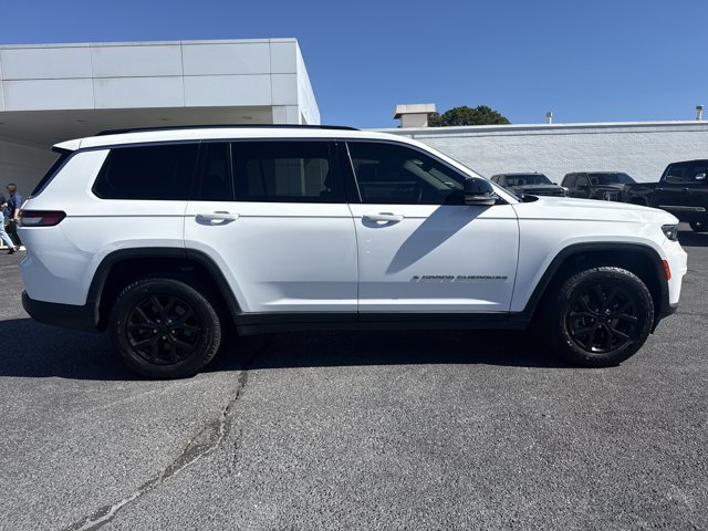 Used 2022 Jeep Grand Cherokee L Limited AWD/4WD image 2