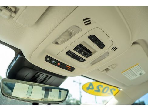 Used 2024 Buick Envision Avenir AWD/4WD image 31