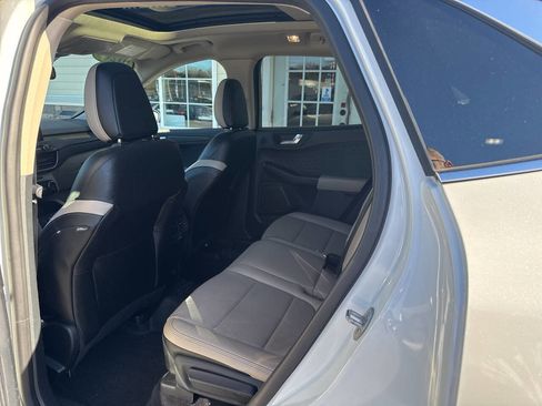 Used 2020 Ford Escape Titanium image 17