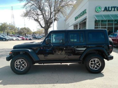 Used 2024 Jeep Wrangler Unlimited Rubicon AWD/4WD image 12