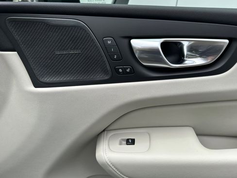 Certified 2025 Volvo XC60 B5 Ultra w/ Protection Package Premier image 19