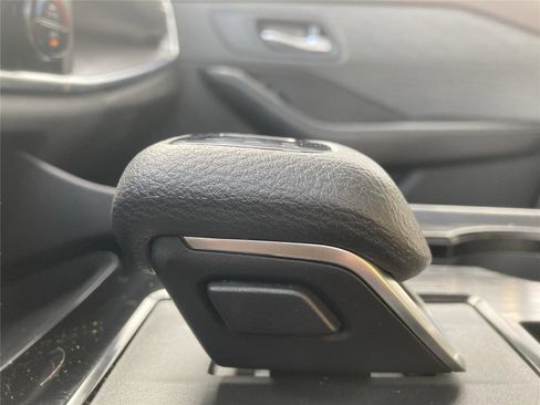 Used 2023 Nissan Rogue SV image 19