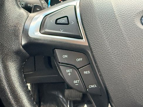 Used 2019 Ford Edge SEL AWD/4WD image 18
