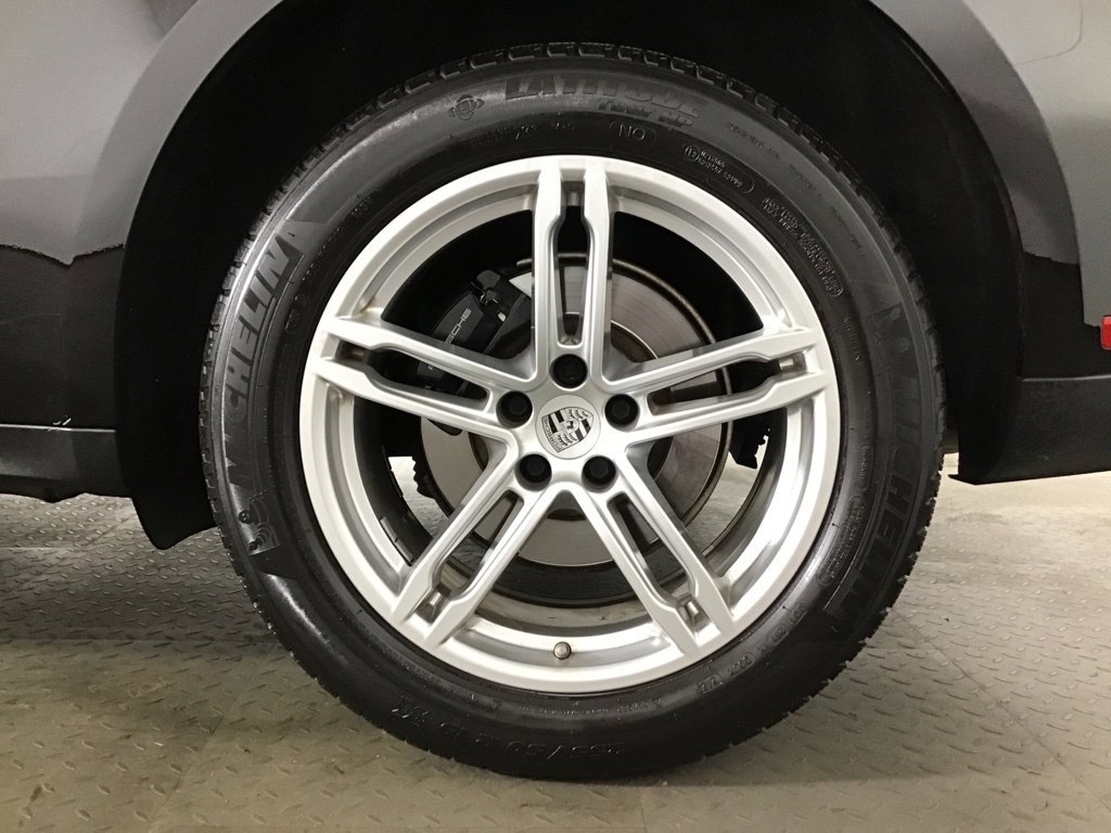 Certified 2023 Porsche Macan Turbo AWD/4WD image 12