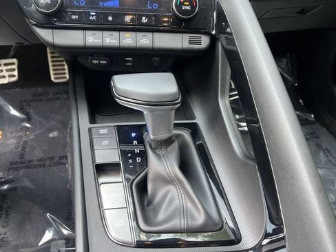 Used 2025 Hyundai Elantra SEL FWD image 23