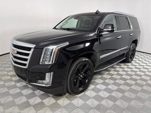 Used 2018 Cadillac Escalade Luxury AWD/4WD image 9