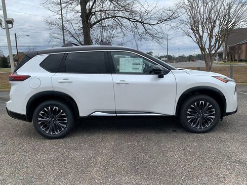 New 2026 Nissan Rogue Platinum image 2