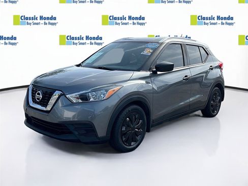 Used 2019 Nissan Kicks S FWD image 3