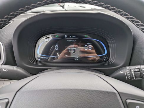 Used 2026 Hyundai Venue SEL FWD image 24