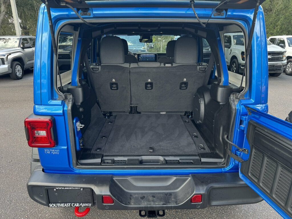 Used 2025 Jeep Wrangler Unlimited Rubicon w/ Safety Group AWD/4WD image 9