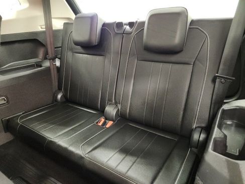 Used 2022 Volkswagen Tiguan SE w/ Panoramic Sunroof Package image 35