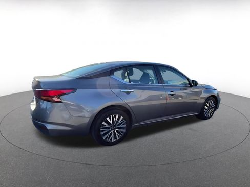 Used 2025 Nissan Altima 2.5 SV image 15