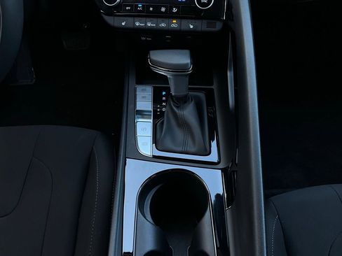 Used 2025 Hyundai Elantra SEL image 14