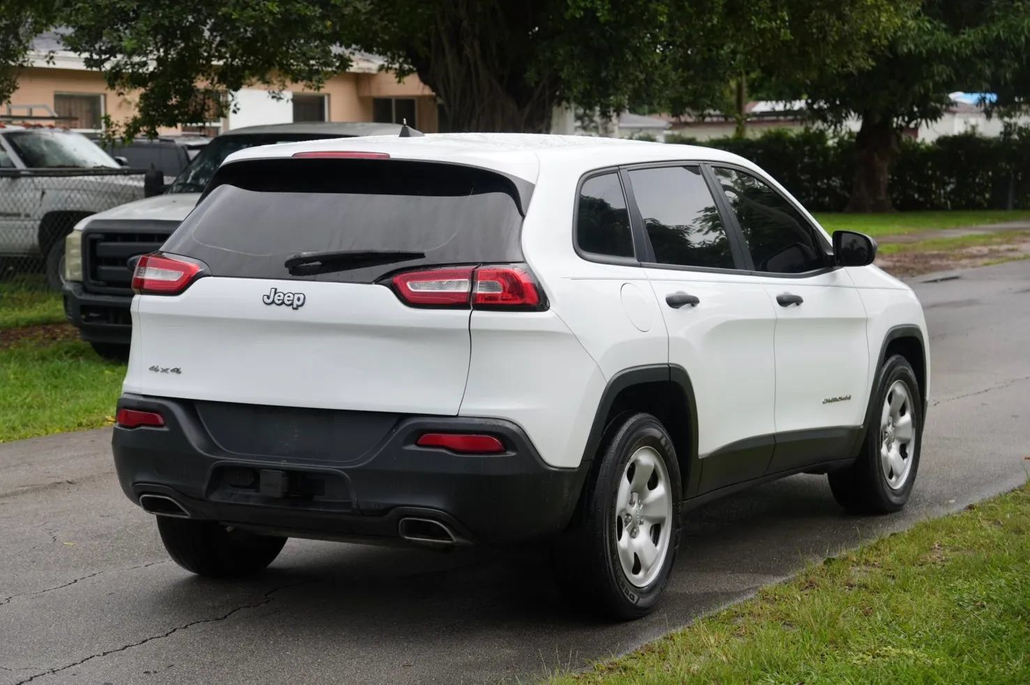 Used 2017 Jeep Cherokee Sport AWD/4WD image 6