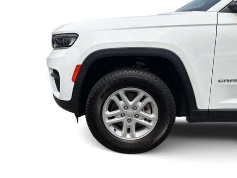 Used 2023 Jeep Grand Cherokee Laredo w/ Luxury Tech Group I AWD/4WD image 6
