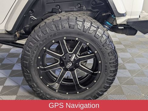 Used 2018 Jeep Wrangler Unlimited Sahara AWD/4WD image 7