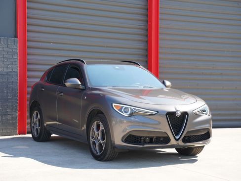 Used 2022 Alfa Romeo Stelvio Ti image 8
