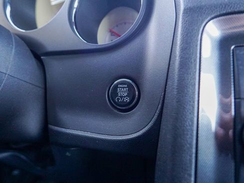 Used 2013 Dodge Challenger SXT image 17