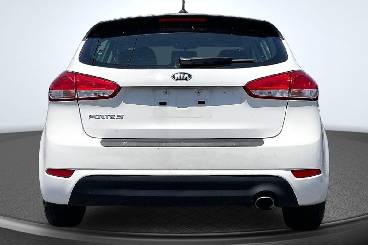 Used 2017 Kia Forte LX FWD image 4