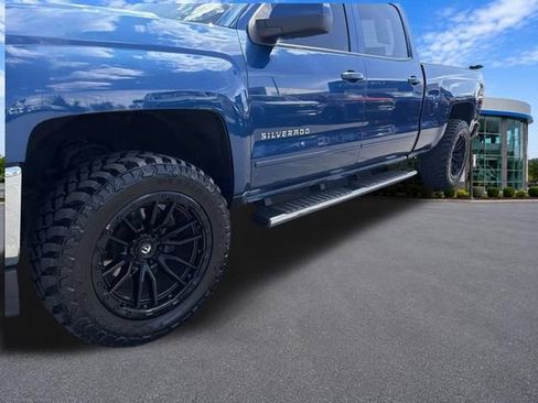 Used 2018 Chevrolet Silverado 1500 LT w/ All Star Edition AWD/4WD image 8