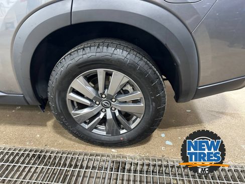 Used 2025 Nissan Pathfinder SV AWD/4WD image 7
