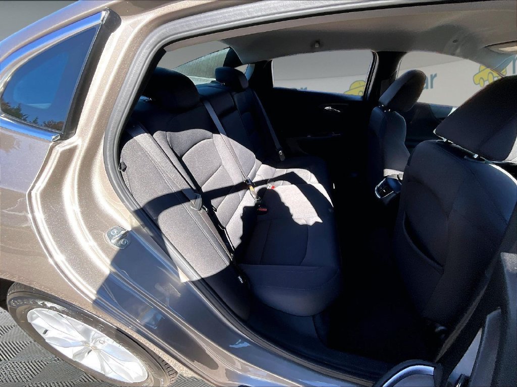 Used 2025 Chevrolet Malibu LT FWD image 16