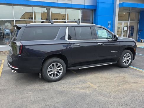 New 2025 Chevrolet Suburban Premier image 12