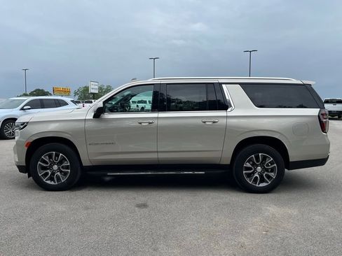 Used 2023 Chevrolet Suburban LS RWD image 8
