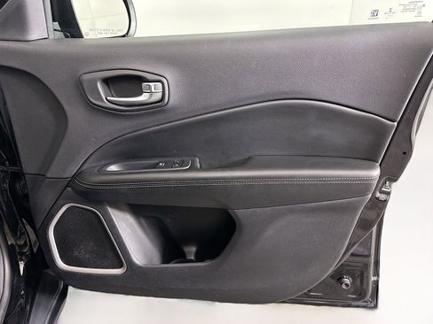 Used 2018 Jeep Compass Latitude w/ Popular Equipment Group image 31