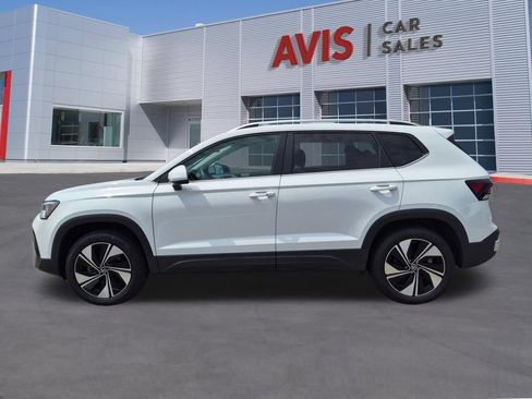 Used 2025 Volkswagen Taos SE AWD/4WD image 10