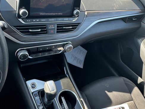 Used 2024 Nissan Altima 2.5 SV image 21