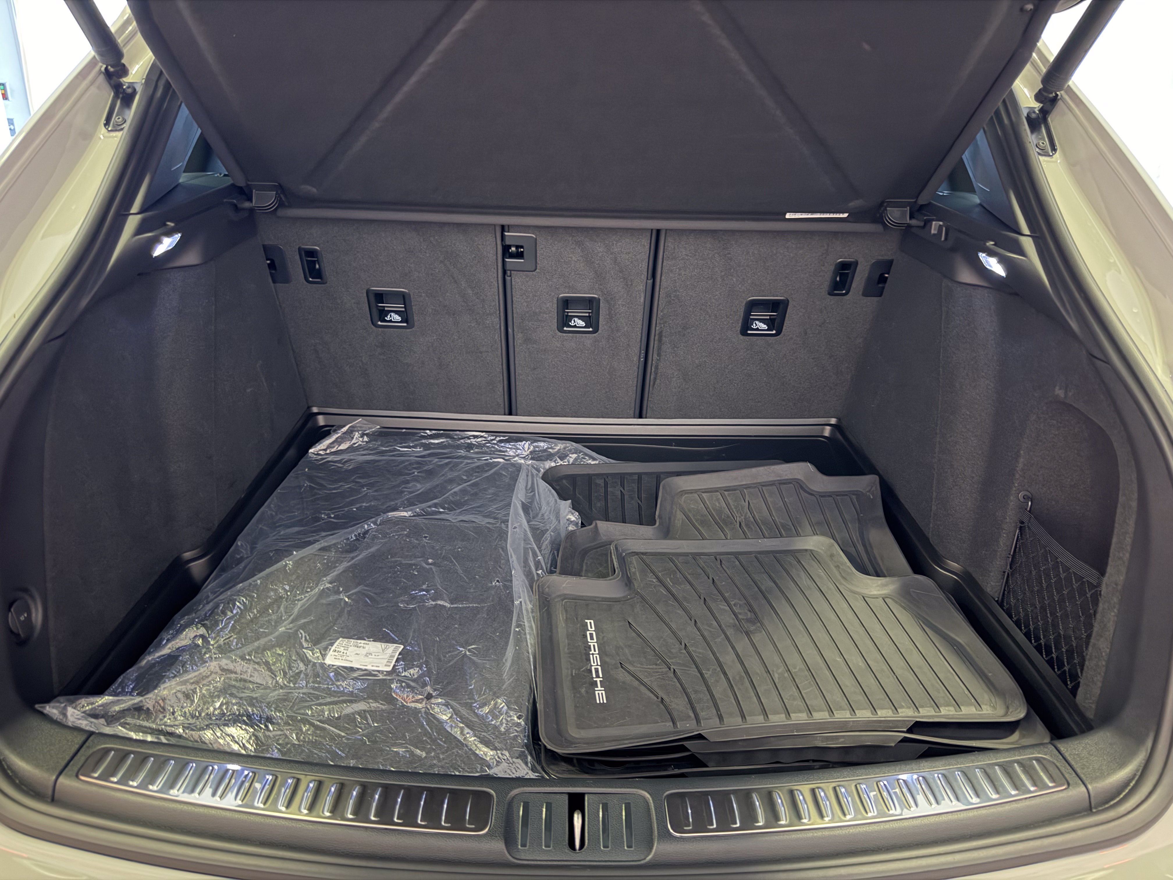 Certified 2026 Porsche Macan AWD/4WD image 29