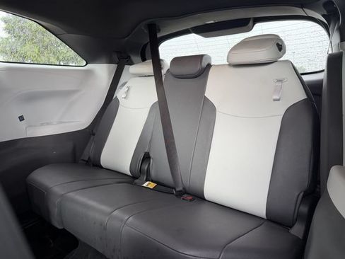 Used 2024 Toyota Sienna XSE FWD image 29