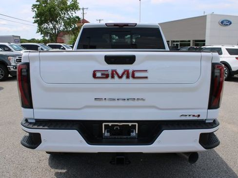Used 2024 GMC Sierra 2500 AT4 w/ AT4 Premium Plus Package AWD/4WD image 6