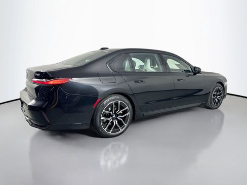 Certified 2023 BMW 740i w/ Luxury Rear Seating Package image 6