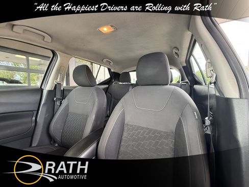 Used 2021 Nissan Kicks SV FWD image 13