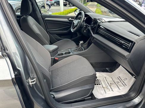 Used 2025 Volkswagen Jetta Sport FWD image 17