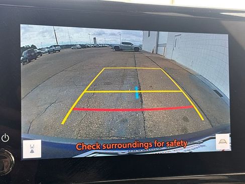 Used 2023 Toyota Corolla Cross XLE w/ Convenience Package image 10