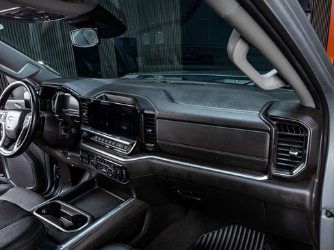 Used 2024 Chevrolet Silverado 2500 LTZ w/ LTZ Convenience Package image 17