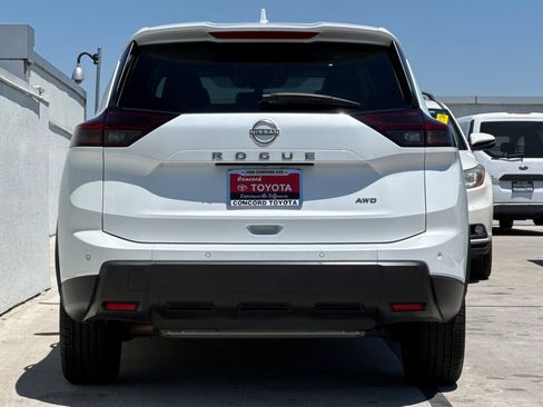 Used 2025 Nissan Rogue SV AWD/4WD image 10